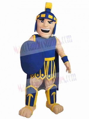 Leute im Kostüm des lachenden Spartan-Maskottchens
